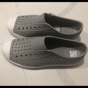 Native Jefferson Unisex Slip On Sneaker M7 W9